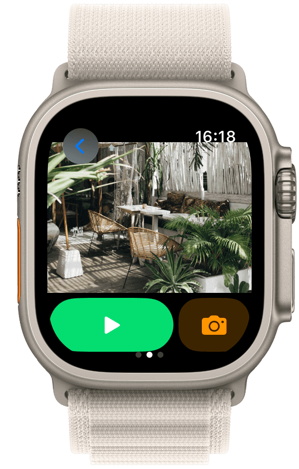 Apple Watch showing Controller camera controls